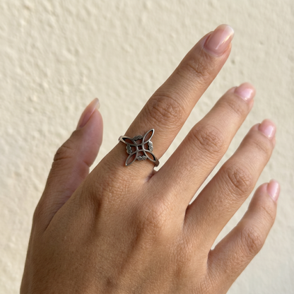 Anillo Nudo de Bruja